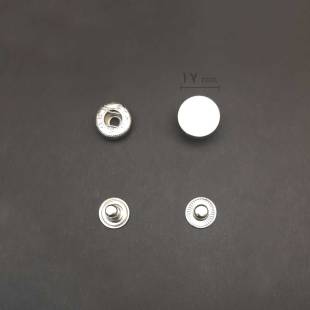 دکمه چهار پارچه طرح زاماک استیل 17mm بسته